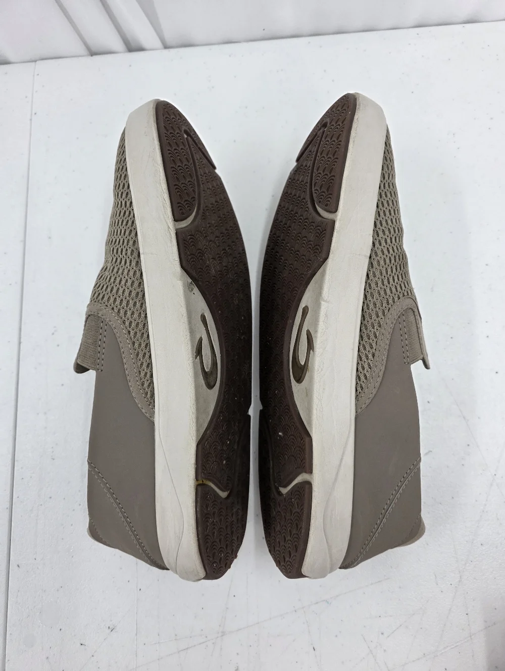 OluKai Lae‘ahi Slip-On Sneakers Mens Size 10 Clay Fabric Mesh Casual 10443-1010.